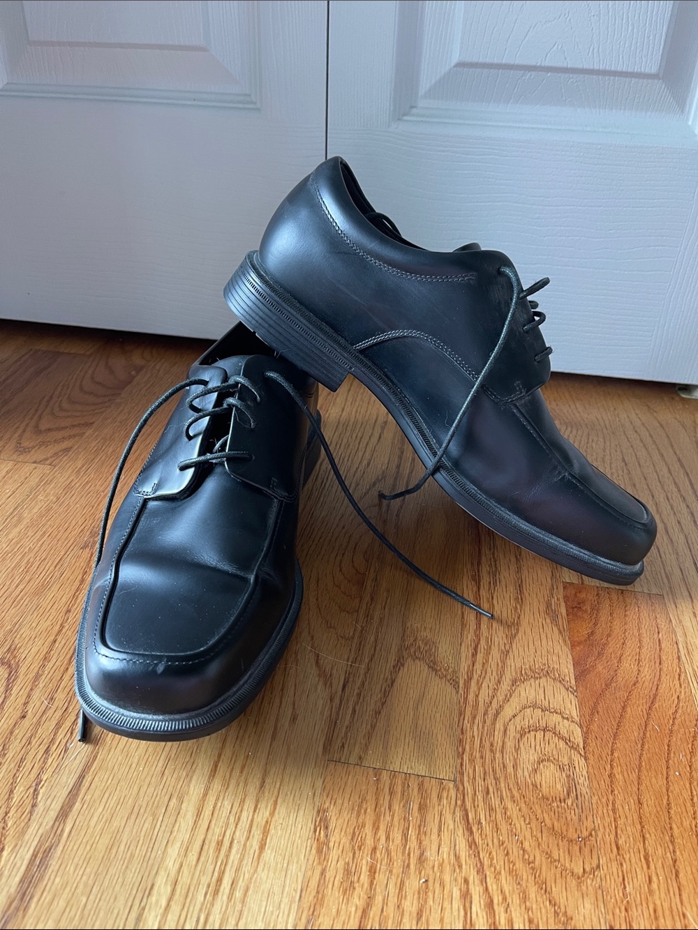 Rockport waterproof Men's Black Lace-Up Dress Shoes.  Leather upper.